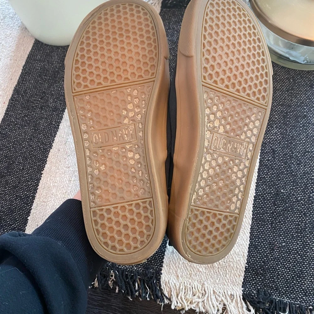 Old Navy Boys Black and Tan Slip on Sneakers size 6